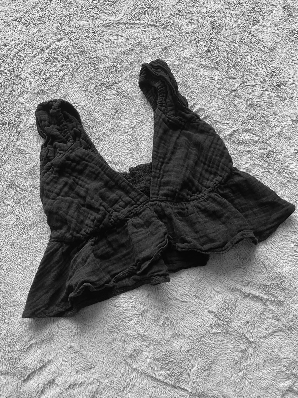 Y2K Black Ruffled V-Neck Croptop